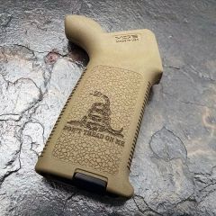 AR-15/M4 MOE GRIP - Don't Tread On Me Flat Dark Earth (FDE)